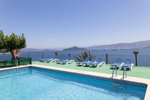 Raxo Apartment | Oceanfront Apartamentos Miramar Playa with Pool & Beach