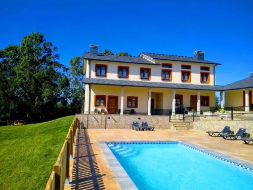 Serantes Apartment | Oceanfront Apartamentos Navalin: Guest Rated 9.5/10