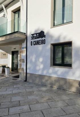 Portomarin Apartment | Cozy Stay at Apartamentos O Caneiro - Rated 9.3/10