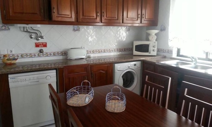 Baiona Apartment | Welcoming Apartamentos Odeceixe: Family-Friendly Retreat