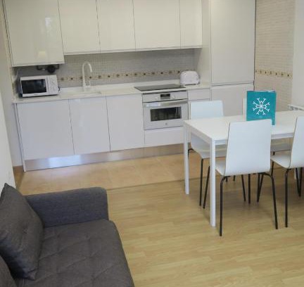 Ezcaray Apartment | Pet-Friendly Apartamentos Palacio Azcárate in Calle Calvario