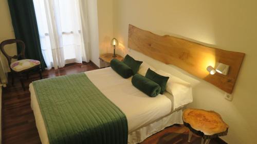 Ezcaray Apartment | Pet-Friendly Apartamentos Palacio Azcárate with Breakfast