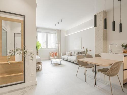 San Jorge Apartment | Pet-Friendly Comfort at Apartamentos Pamplona by Clabao