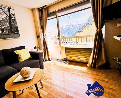 Candanchu Apartment | Pet-Friendly Retreat at Apartamentos Pirineos Rent