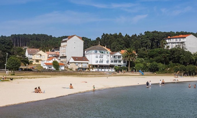 Camarinas Apartment | Oceanfront Apartamentos Playa de Camariñas - Rated 9/10