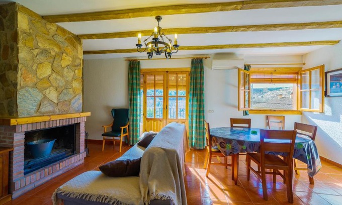 Alcala del Jucar House | Modern Apartamentos Ribera del Júcar with Pool & Pet Friendly