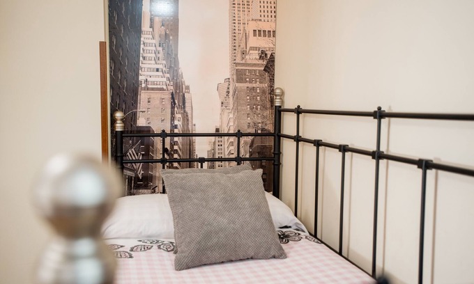 Escobedo Apartment | River Santander Apartments: Family-Friendly with Spa Access