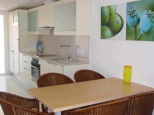 Els Griells Apartment | Pet-Friendly Apartamentos Rodamar with Oceanfront Pool