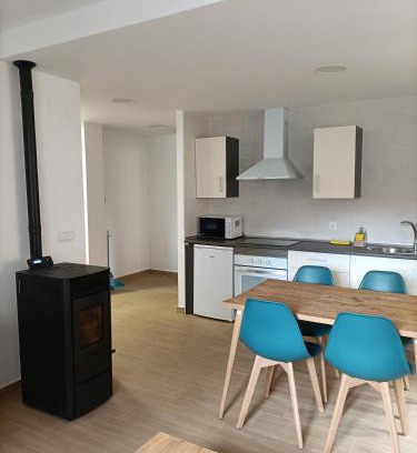 Alobras Apartment | Enchanting Apartamentos Rurales Fuente del Peral Getaway