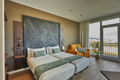 Salces Apartment | Discover Apartamentos Silken Fontibre Iberia & Spa Retreat