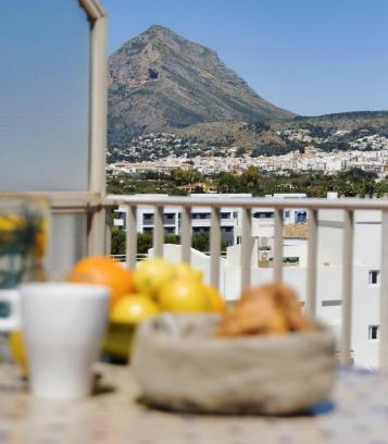 Platja de l'Arenal Apartment | Oceanfront Apartamentos Strand Jávea with Family-Friendly Amenities