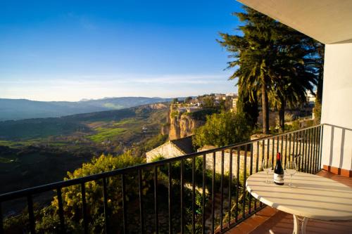 Old Town Apartment | Family-Friendly Apartamentos Terrazas del Tajo with High Ratings
