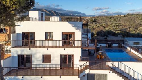 Pozo Alcon Apartment | Unforgettable Stays at Camino Río Peralta with Pool & Breakfast