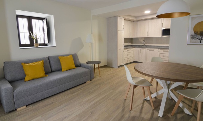 Santiago Apartment | Inviting Apartamentos Turísticos Hornillo with Spa & Kitchen