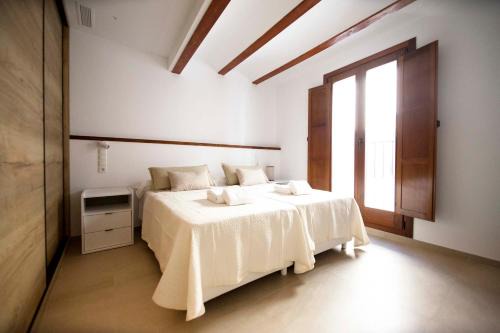Calderon Apartment | Family-Friendly Getaway at Apartamentos Turísticos La Bodegueta