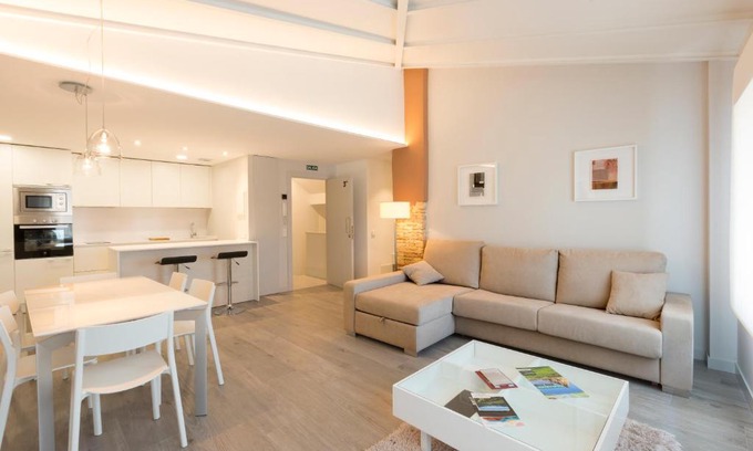 Tudela Apartment | Cozy Tourist Apartments - Papel Armado, Family-Friendly Stay