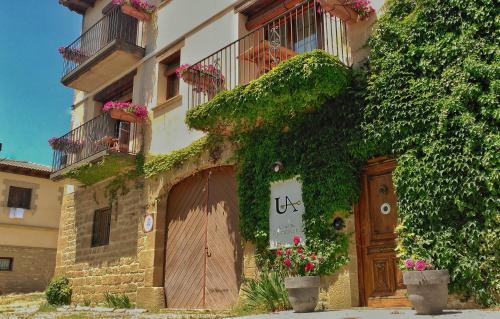Uncastillo Apartment | Pet-Friendly Apartamentos Uncastillo - Rated 9.3/10 by Guests