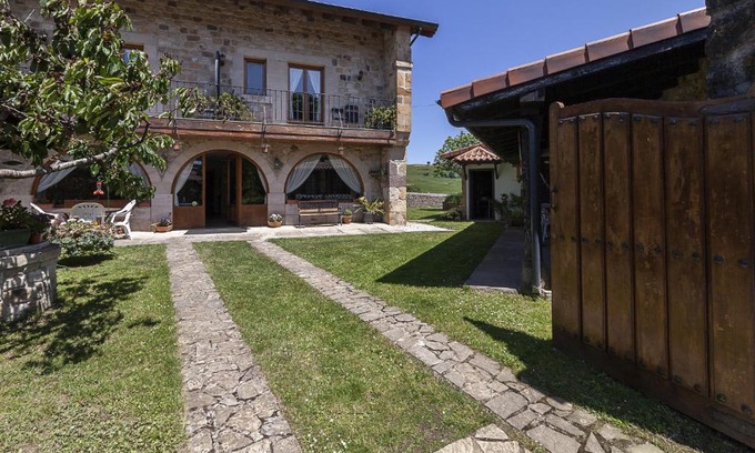 Rumoroso Villa | Pet-Friendly Apartamentos Y Posada El Cafetal with High Ratings