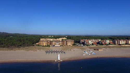 Pals Apartment | Relax at Apartaments Beach & Golf Resort with Ocean Views