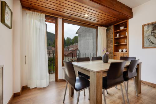 Camprodon Apartment | Discover Apartaments Camprodon Centre: Family-Friendly Stay