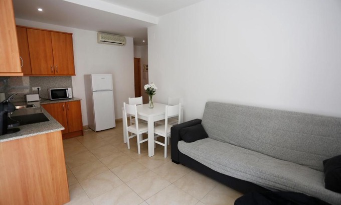 Reus Apartment | Pet and Child-Friendly Stay at Apartaments Claudia