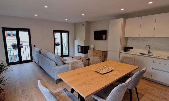 Camprodon Apartment | Pet-Friendly Retreat at Apartaments El Trèvol - 9.2 Rating