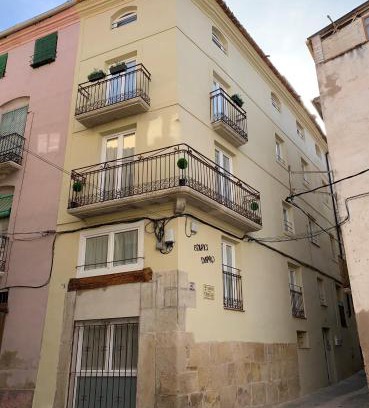 Mora d'Ebre Apartment | Family-Friendly Stay at Apartaments Impro - 9.2/10 Rating!