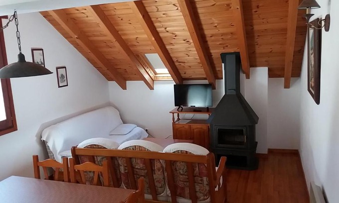 Esterri D'Aneu Apartment | Discover Apartaments Morello: Pet-Friendly Getaway