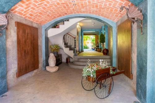 Montbrio del Camp Apartment | Pet-Friendly Apartaments Suites Sant Jordi with Ocean Views