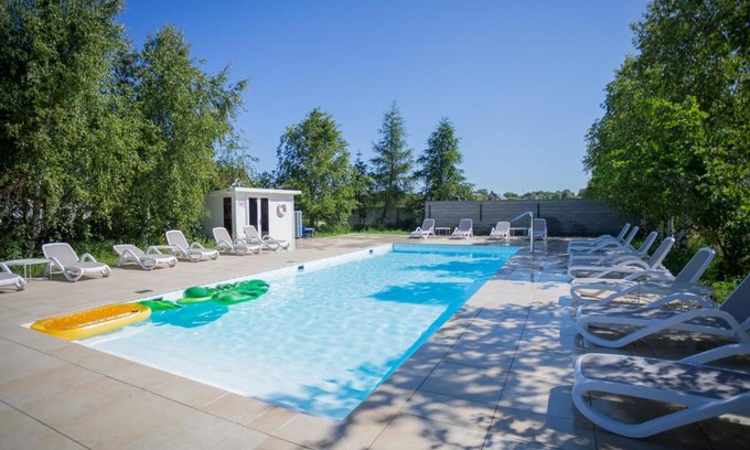 Nowecin Apartment | Relax at Polanki23: Pool, Sauna & Cinematic Experience