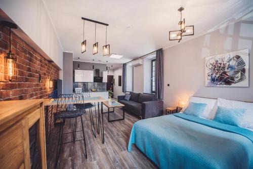 Stare Miasto Apartment | Discover Apartamenty Świętego Jakuba: 4-Star Family Retreat