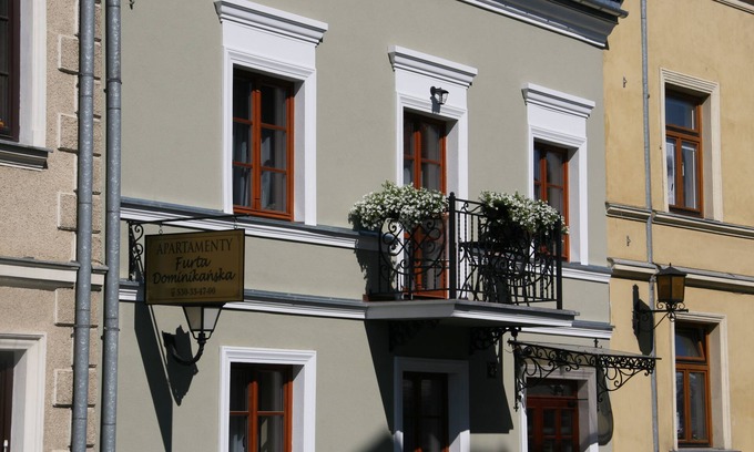 Sandomierz Apartment | Delightful Apartamenty Furta Dominikańska with Kitchen & Dining