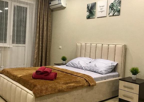 Bryansk Apartment | Charming 22nd CPS Congress Apartments with Wheelchair Access
