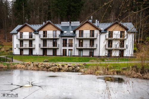 Staniszow Apartment | Family-Friendly Getaway at Apartamenty Nad Potokiem