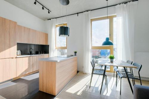 Wawer Apartment | Top-Rated Apartamenty Patriotów 303 with Family-Friendly Amenities