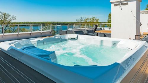 Gizycko Apartment | Idyllic Stranda Residence by Lake Mazury - Guest Rated 9.6