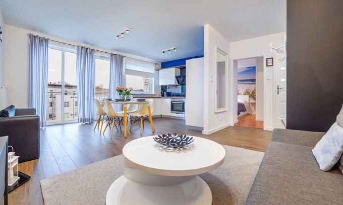 Przymorze Apartment | Inviting Sun & Snow Marina Primore: Oceanfront Retreat