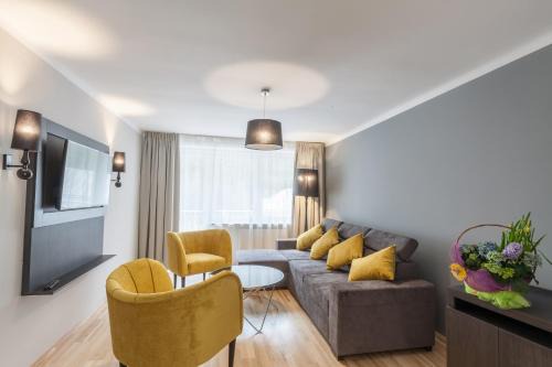 Krynica-Zdroj Apartment | Elegant Stay at Apartamenty w Willi with Pool & Hot Tub