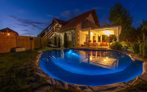 Kazimierz Dolny Apartment | Discover Apartamenty Wiakówka: Oceanfront Retreat with Pool
