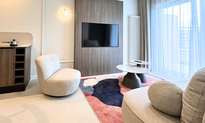 Srodmiescie Apartment | Discover River Point: 4-Star Apartment with Great Amenities