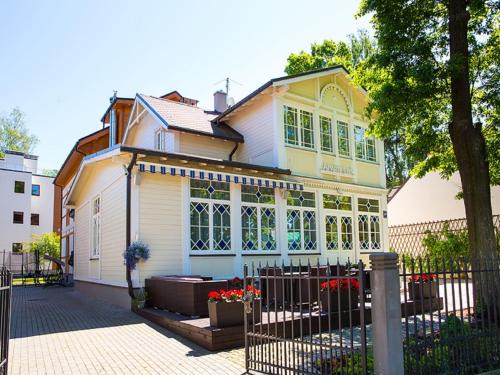 Jurmala Apartment | Elegant Aparte Lux: Family-Friendly Retreat with 9/10 Rating