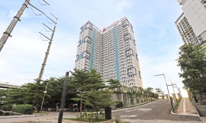 Bekasi Timur House | Elegant Apartemen Grand Dhika City by Nina with Pool Access