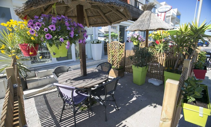 Palavas-les-Flots Apartment | Seaside Apartment with Terrace and Oceanfront Views