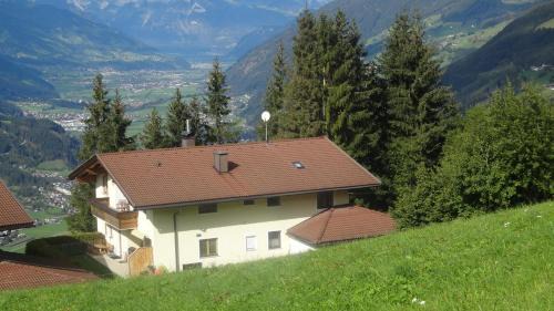 Rohrberg Apartment | Family-Friendly Escape at Apartment Flörl with Dining Options
