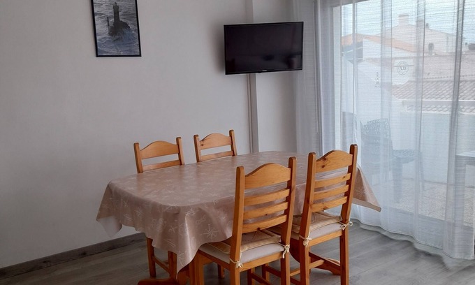Noirmoutier-en-l'Ile Apartment | Experience Oceanfront Bliss at Apartment Ile de Noirmoutier