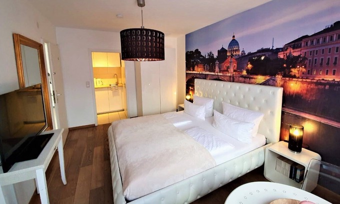 Old Town Apartment | Pet-Friendly Studio Apartment in Rome with Spa and Breakfast