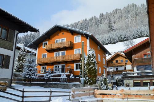 Schonbach Apartment | Pet-Friendly Getaway at Aparthotel Pinzgau - Rated 9/10