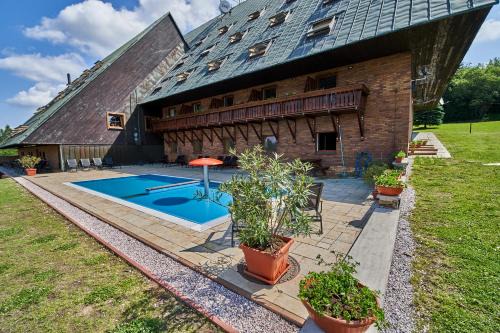 Benecko Hotel | Discover Hotel Žalý Apartmány: Pet-Friendly Bliss by the Sea