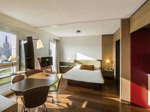 Richebourg - Saint-Clement Apartment | Stylish Aparthotel Adagio Nantes Centre with Modern Amenities