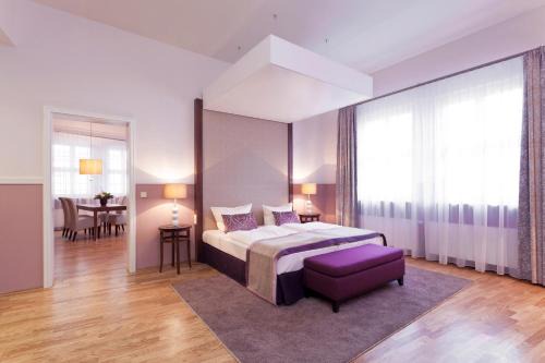 Innere Altstadt Apartment | Discover Aparthotel Am Schloss: 4-Star Pet-Friendly Retreat